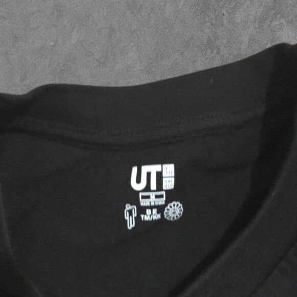 Billie Eilish x Takashi Murakami Shirt Medium Black Uniqlo Short Sleeve Tee - Picture 3 of 5